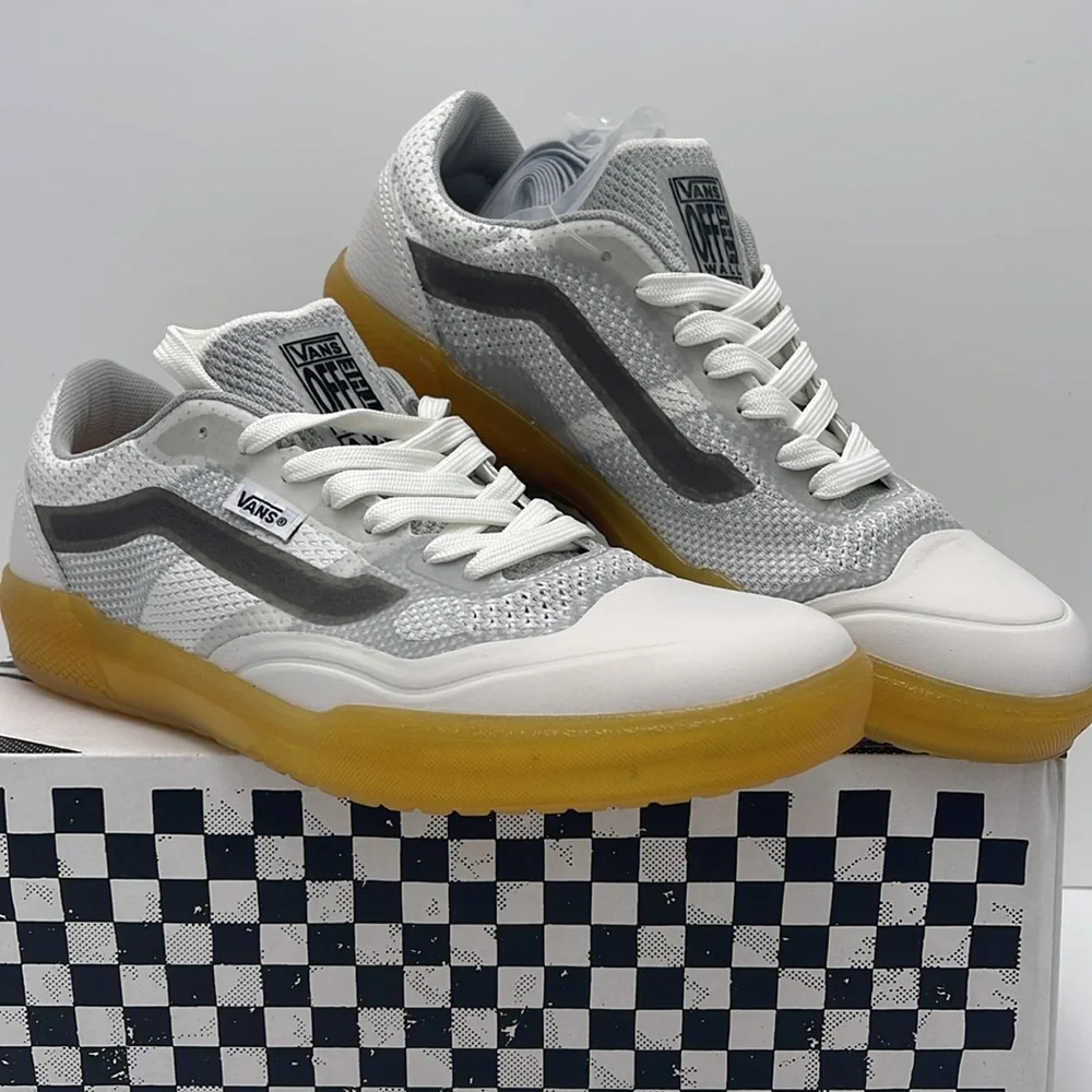 Vans Men’s Ave Knit. White/Gum
VN0005UW9DH
Sneakers - Picture 5 of 16